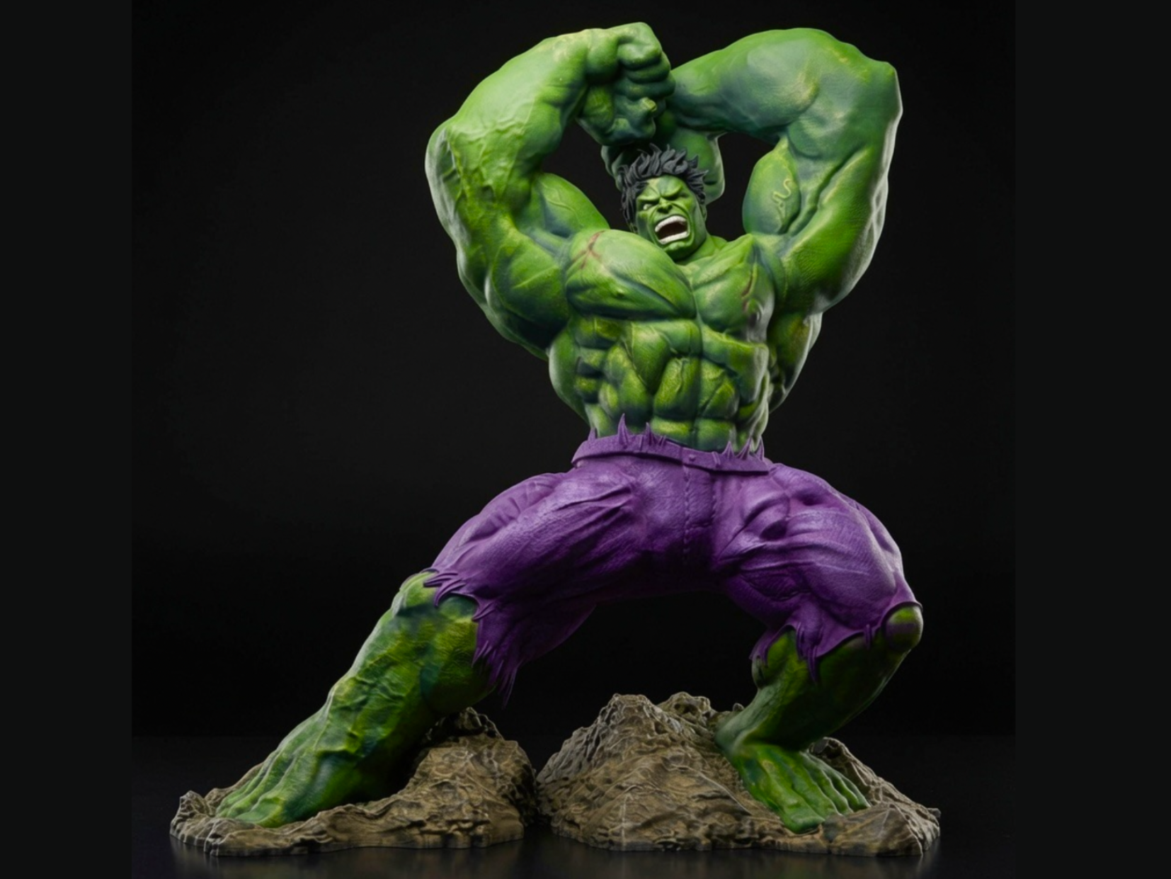 Hulk Statue
