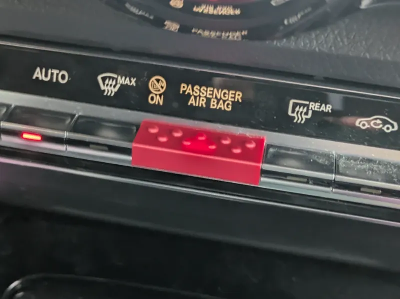 Mercedes EQB 250+ Hazard Light clip