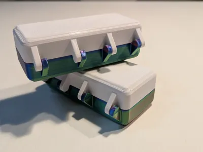 Hot swappable magnetic case