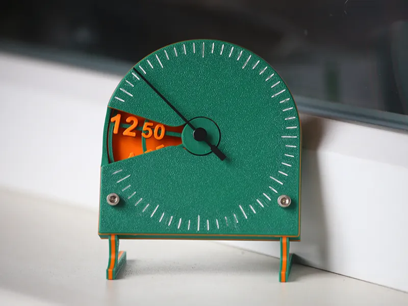 Rotating dial clock