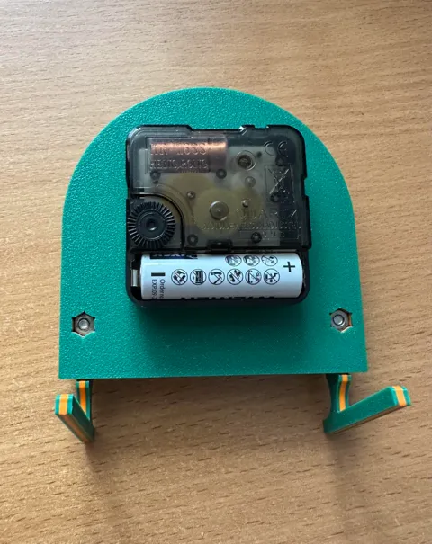 Rotating dial clock view 4