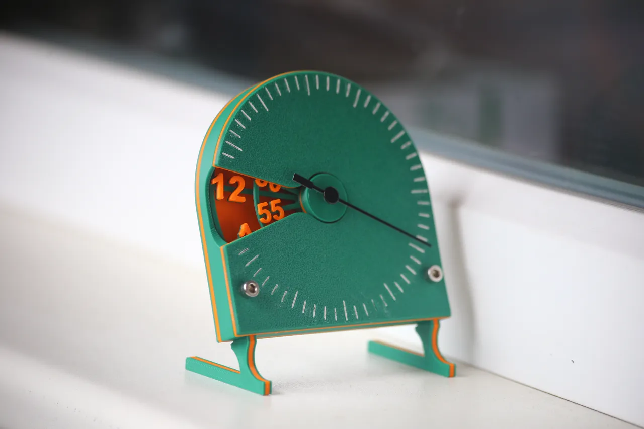Rotating dial clock view 3