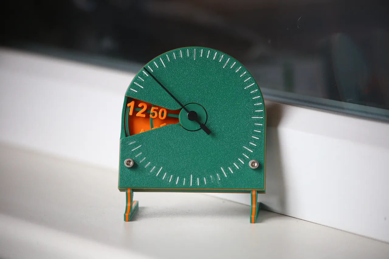 Rotating dial clock view 2