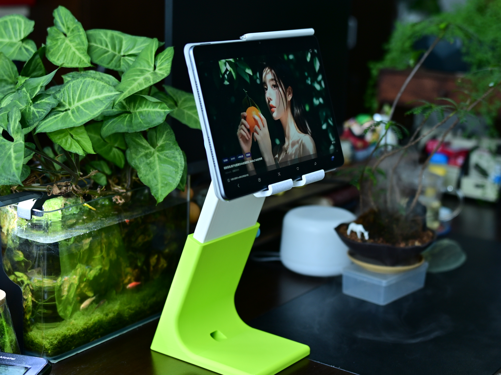 Miniatura 1 do modelo 3D 平板ipad支架（带升高，角度调节）