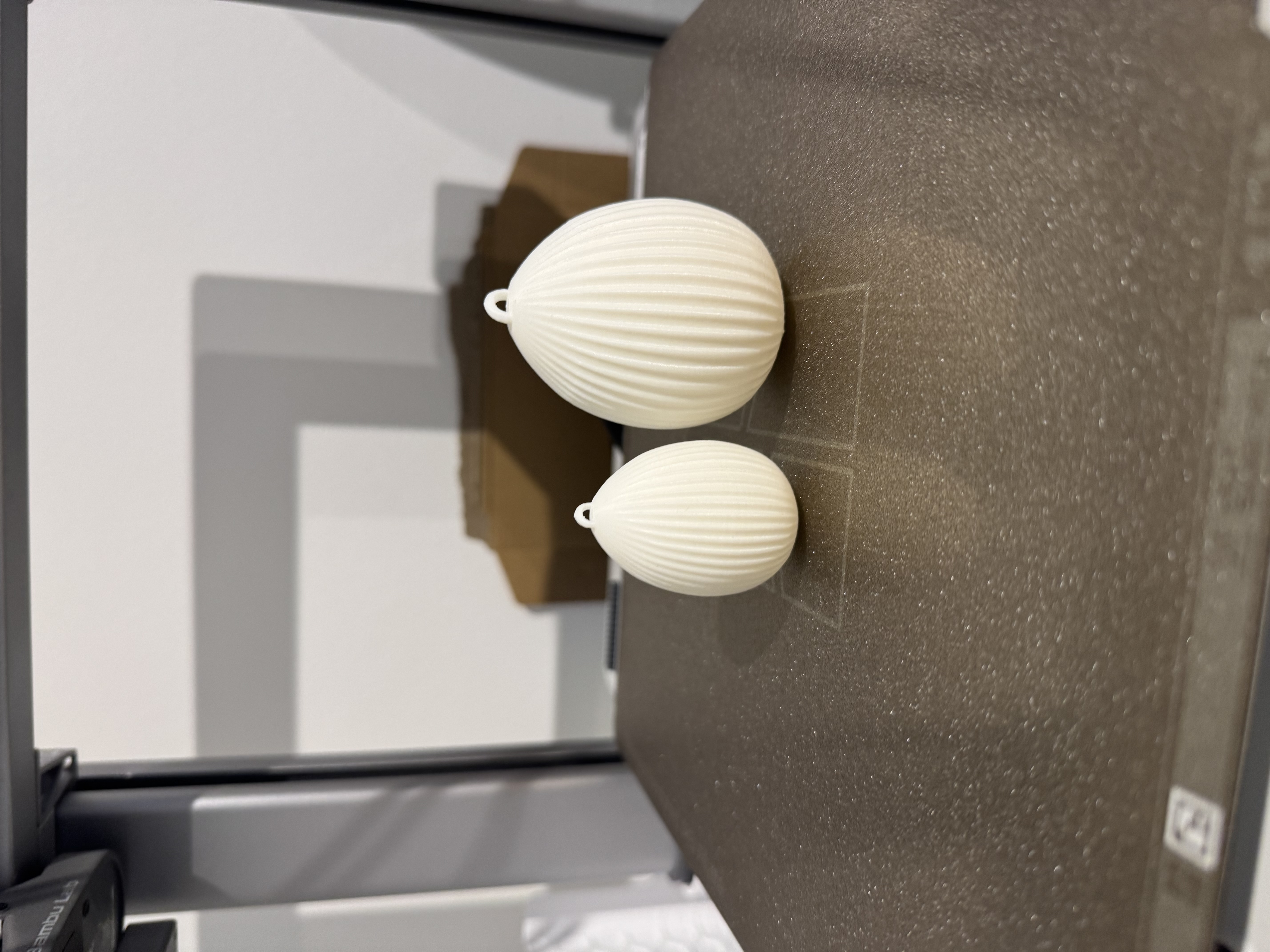 Miniatura 2 do modelo 3D Modern Ribbed Easter Egg
