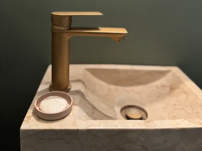 Modern soap dish