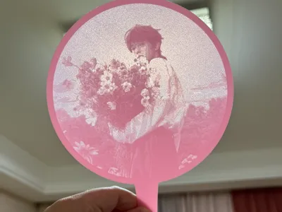 Li Hao holding flowers, birthday party fan