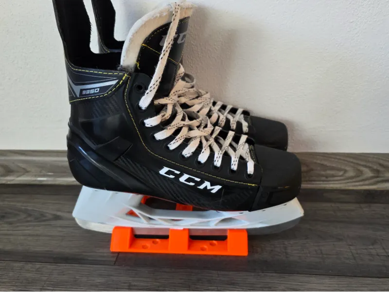 Ice skate holder
