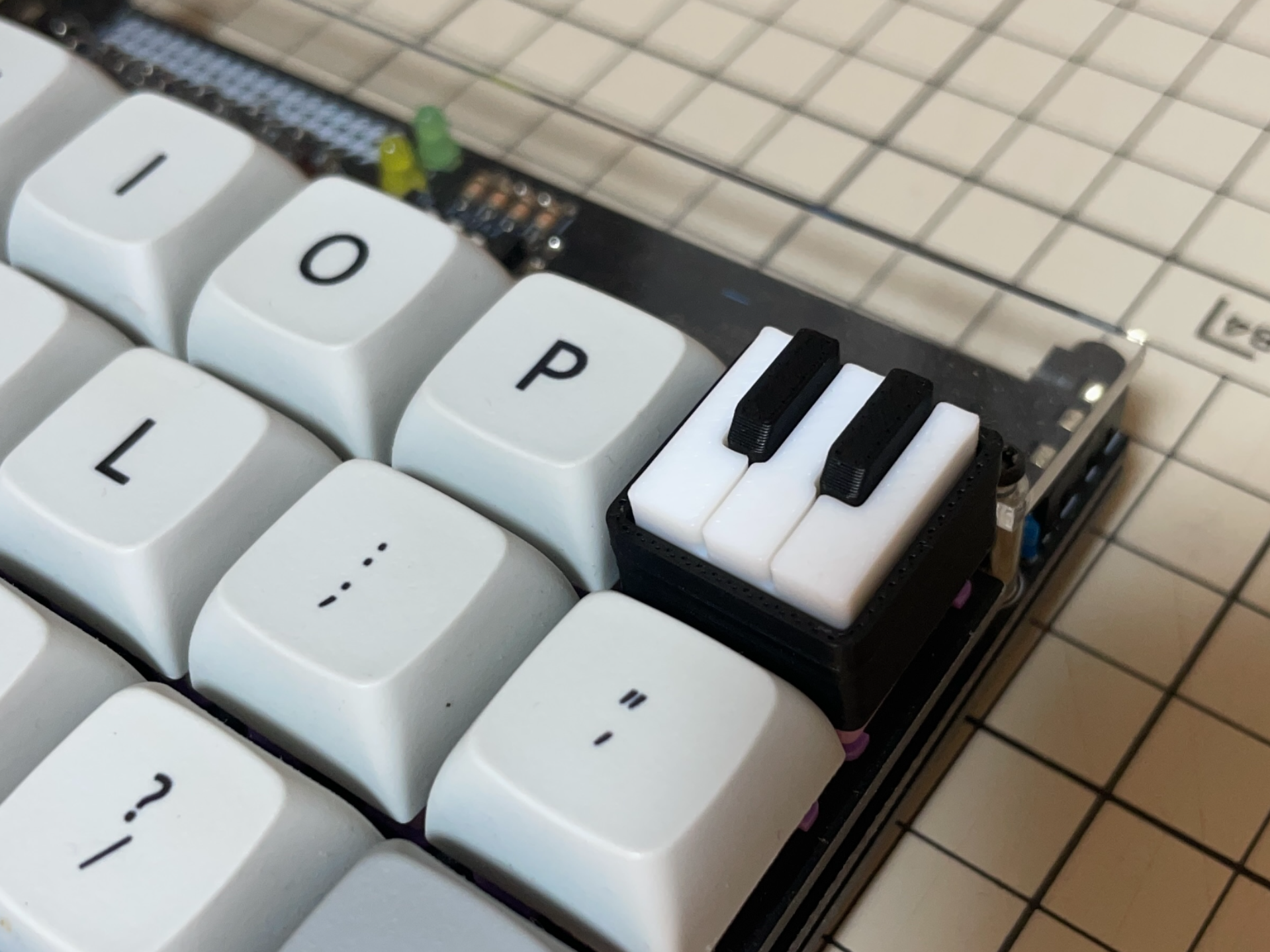 Piano Keycap – Mini Piano Style Keycap  figet