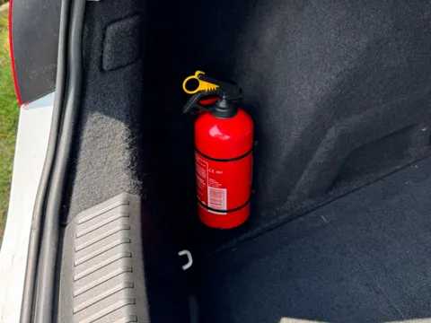 Soporte: Universal Car Fire Extinguisher QuickRelease Mount — referencia de MakerWorld