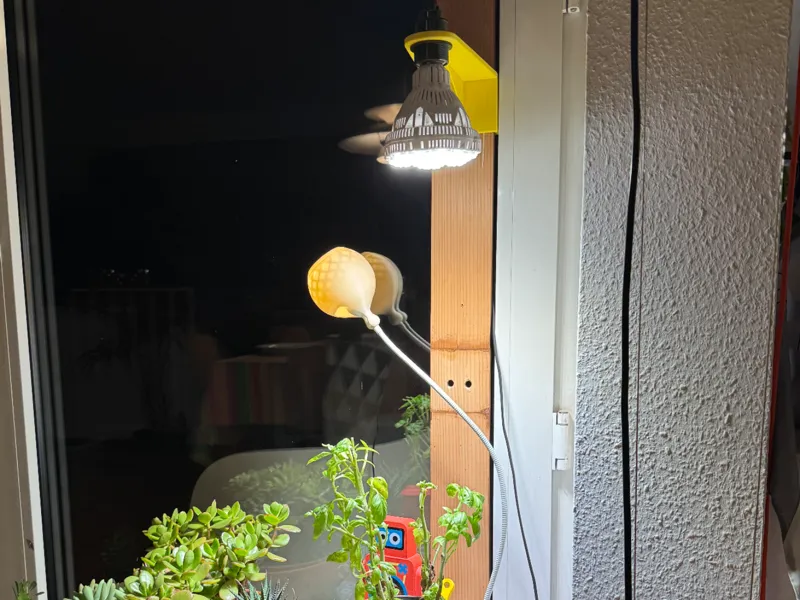 Customisable Sliding Lamp Holder