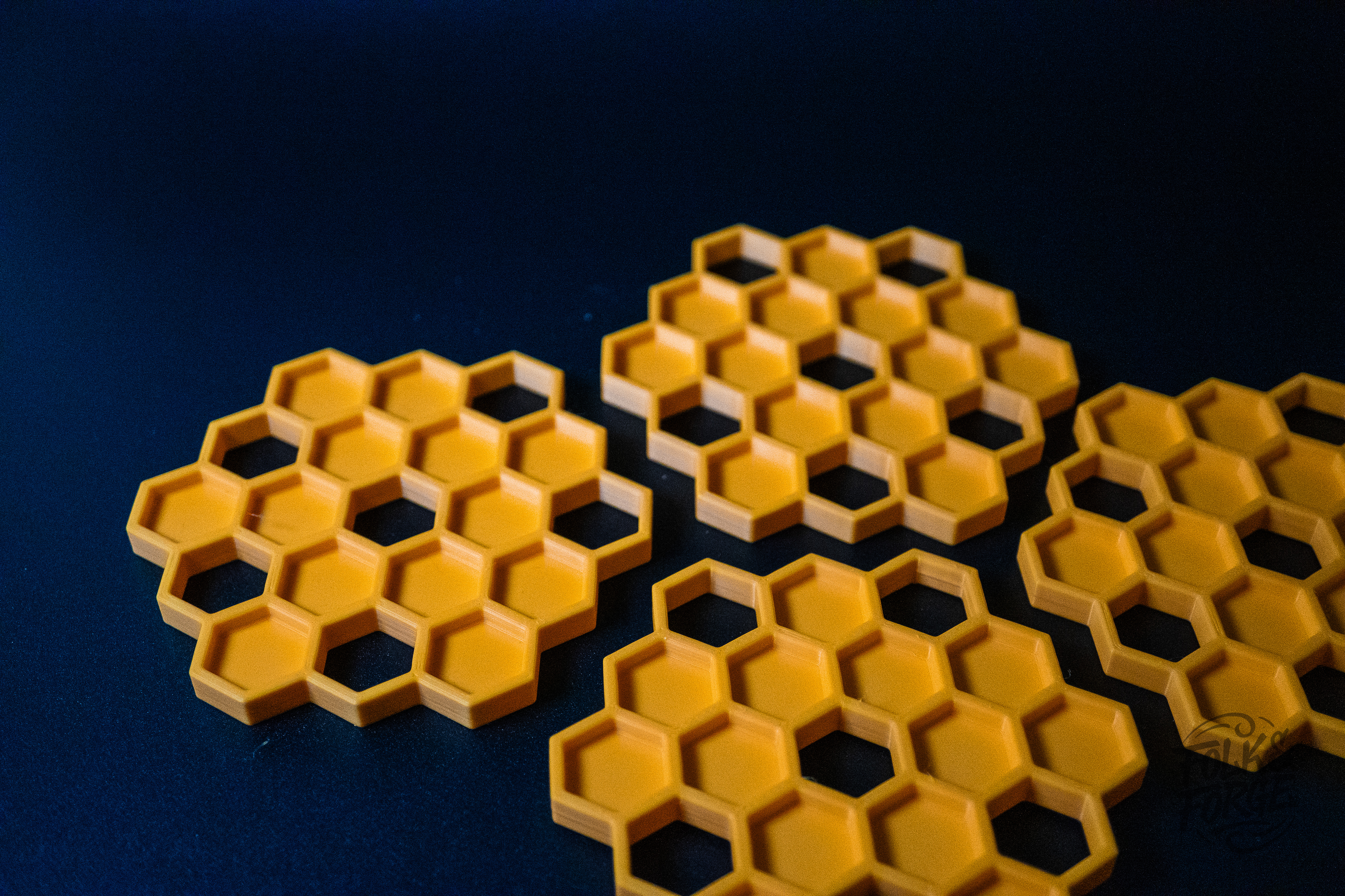 Miniatura 1 do modelo 3D Honeycomb Coasters, Stackable Hive Holder 