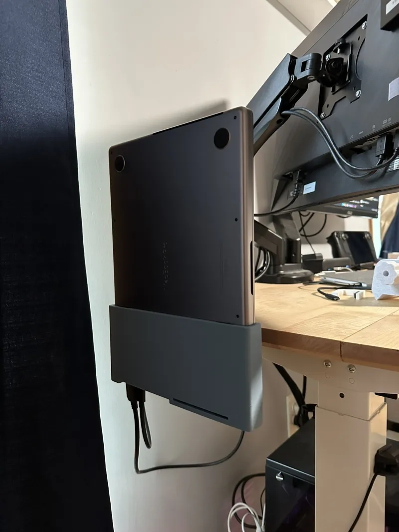 Vertical MacBook Pro 14" Desk Clamp Holder