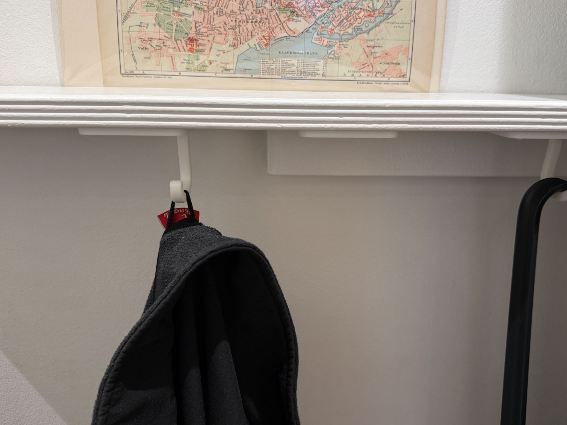 Foldable bottom hanging hook