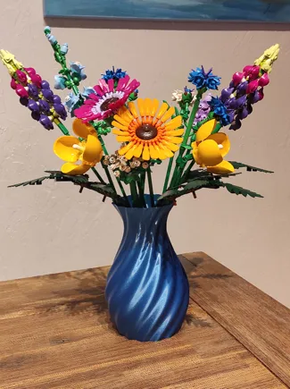 vase for my bouquet of flowers (bricks #10313 )