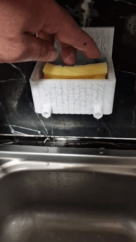 Sponge holder with drainage
