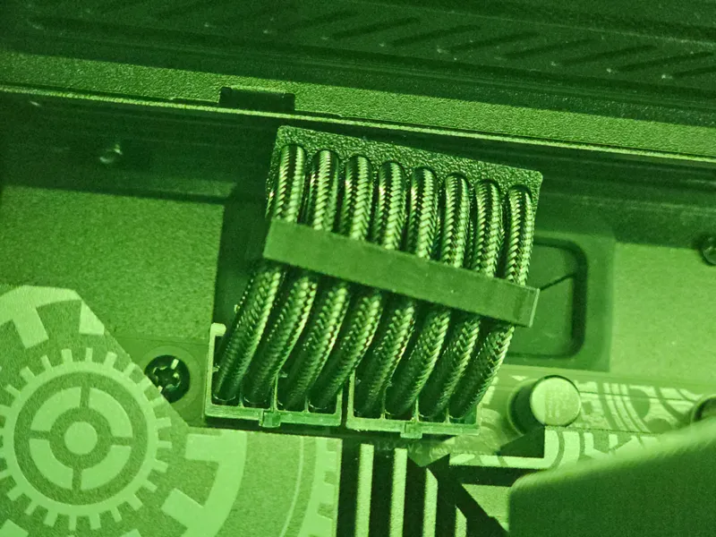 Smooth cable combs
