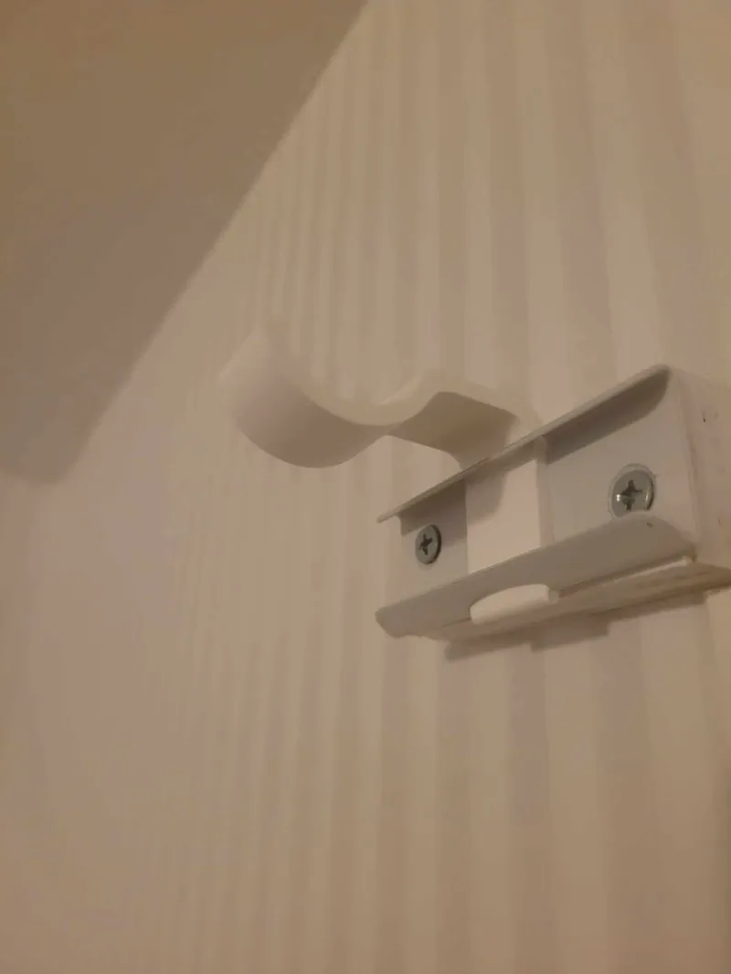 Curtain rod holder