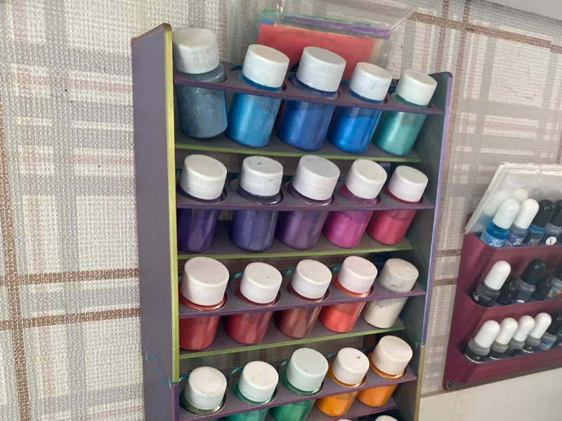 Wall mounted 35mm container rack
