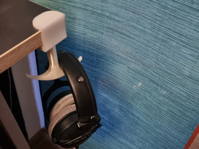 Headphone table hook