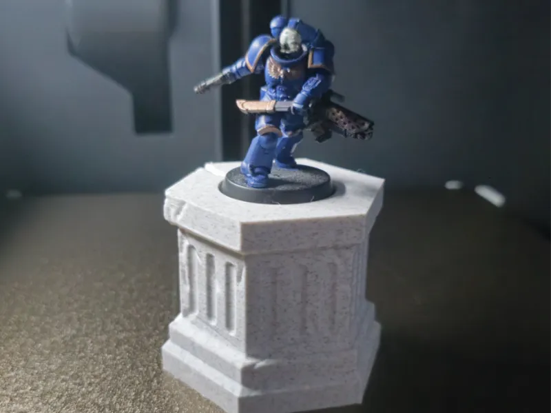 Miniature 40K Pillar Display for 32mm Bases