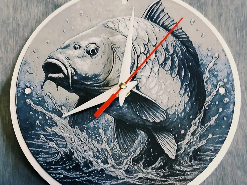 Leaping mirror carp clock