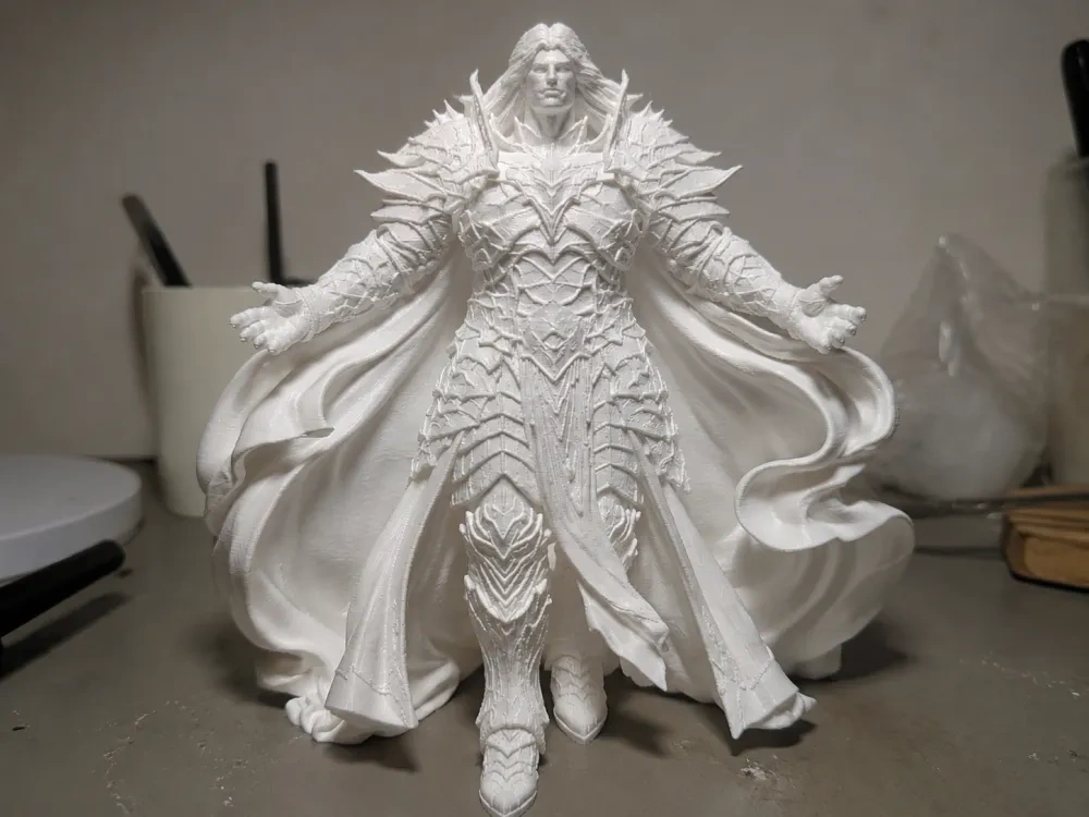 Miniatura 2 do modelo 3D 站起来的战锤40k-帝皇
