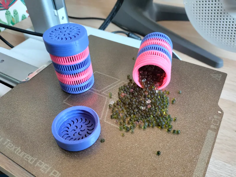 DryPod: Silica Gel Container for Shoes & Filaments