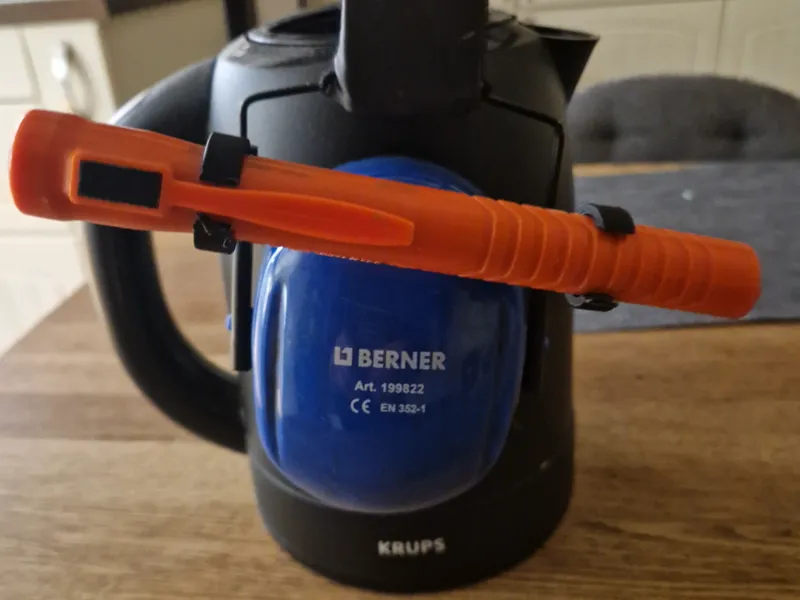 Berner-Lampe an Gehörschutz