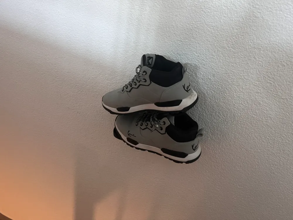 shoe-wall-mount-holder-by-fugge84-makerworld