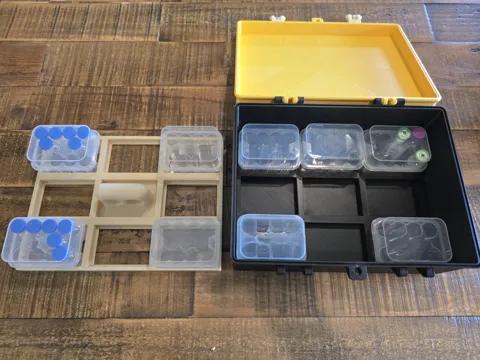 Caja o estuche: 17-Kit Dual-Layer Vial Case – SnapShut or Hardware — referencia de MakerWorld