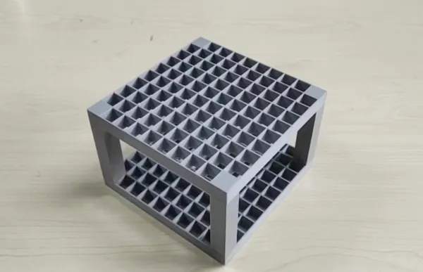 Porte-pinceaux carré à 96 cases