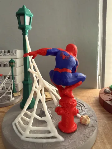 Figura decorativa: Low Poly Spider-Man Statue – Multi-Color 3D Print — vista de referencia 4