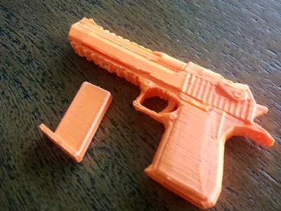 desert eagle (with removable mag!)