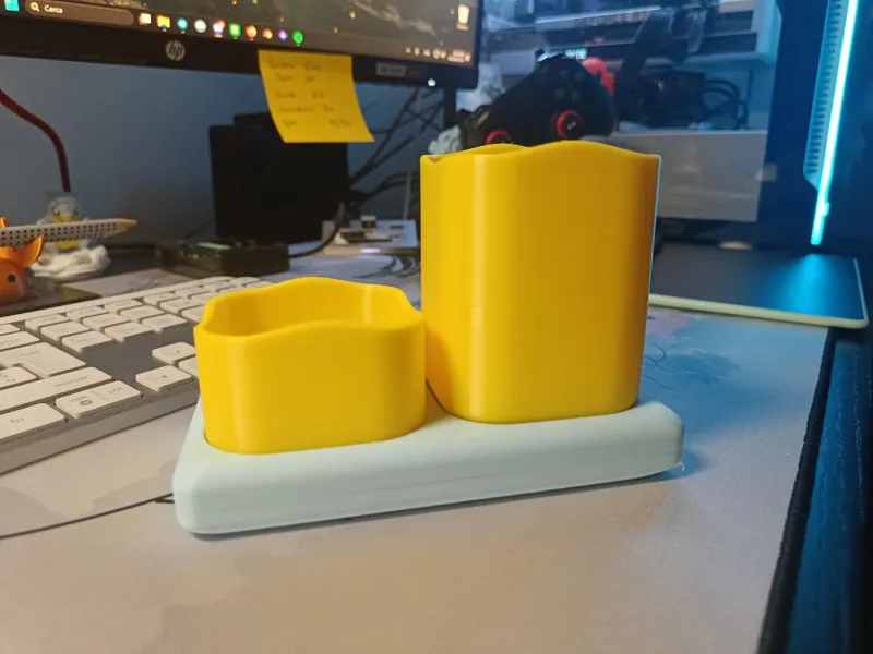 Pen Holder