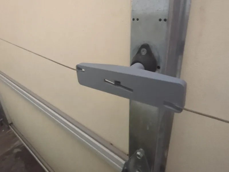 Inside T-Handle Manual Garage Door