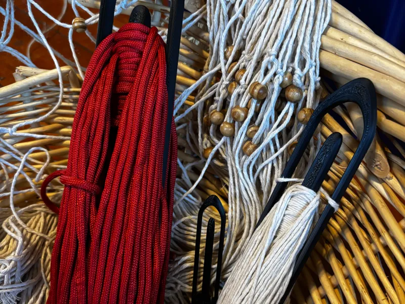 Net Making Kit  (100' Paracord Shuttle)