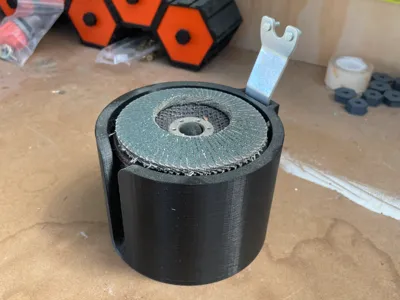 Grinding disc and wrench holder