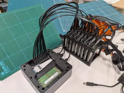 2.5-inch HDD/SSD 8-bay Stand for Debug