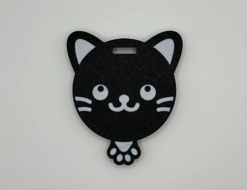 Cat food can lid with hole for fork