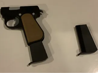 Team Fortress 2 Pretty Boy's Pocket Pistol Prop
