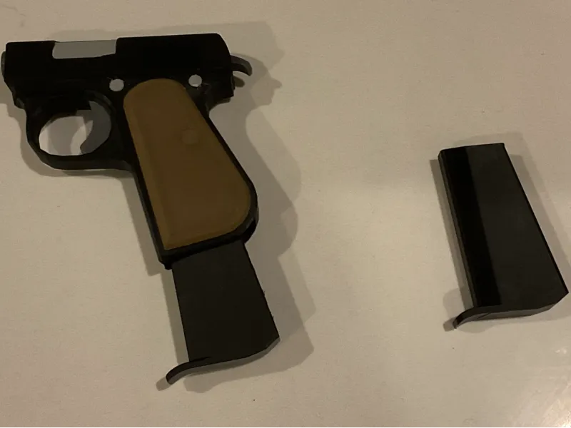 Team Fortress 2 Pretty Boy's Pocket Pistol Prop