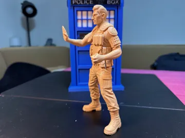 Figura decorativa: Colonel Christofer Ibrahim – Doctor Who 1:10 — vista de referencia 3