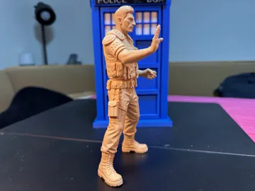Figura decorativa: Colonel Christofer Ibrahim – Doctor Who 1:10 — vista de referencia 5