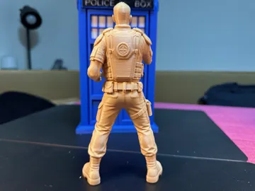 Figura decorativa: Colonel Christofer Ibrahim – Doctor Who 1:10 — vista de referencia 4