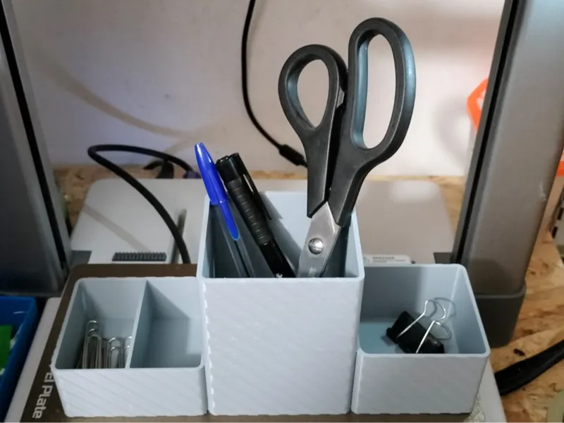 Pen Holder with 3 compartments and strips