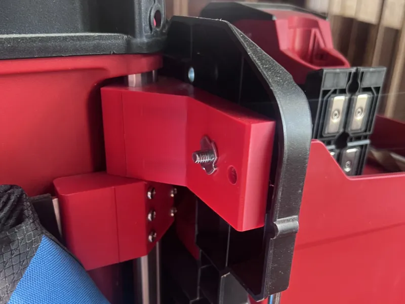 Packout plate rail brackett