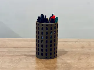 一个笔筒 pen holder