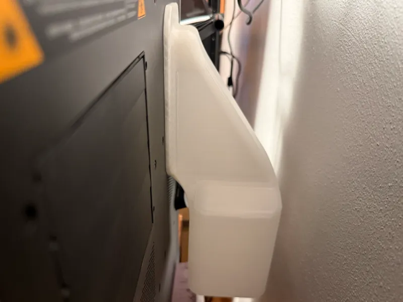Fully enclosed magnetically mounted H2D Poop Chute