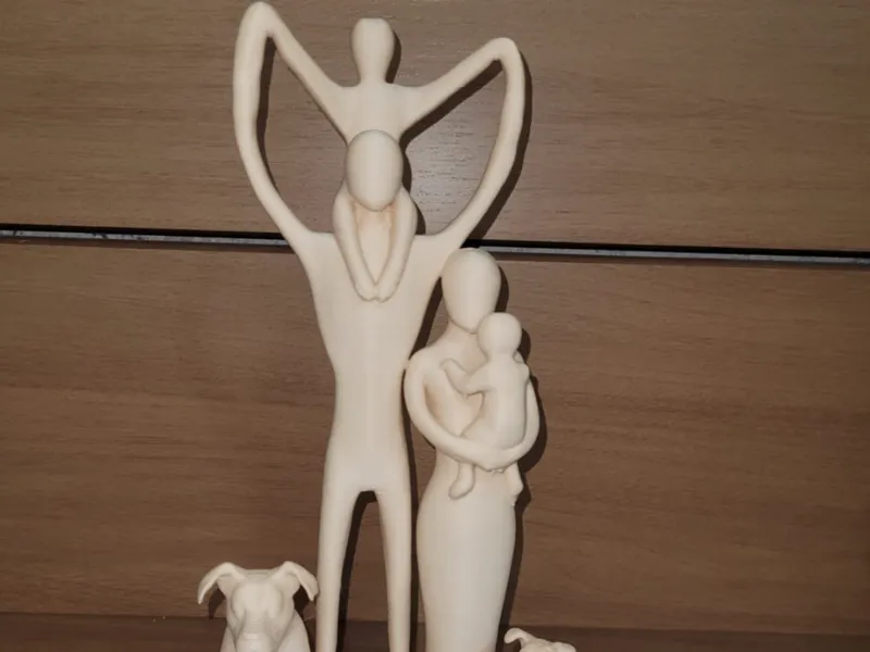 Escultura Família pai mãe filhos e cães